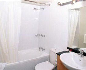 Metro Apartments On Darling Harbour - Holiday Sunshine Coast 4