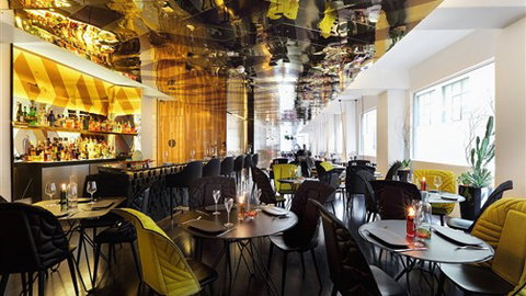 Adelphi Hotel - Sunshine Coast Tourism 1