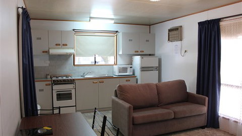 Myrtleford Holiday Park - Sunshine Coast Tourism 6