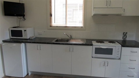 Myrtleford Holiday Park - Sunshine Coast Tourism 7