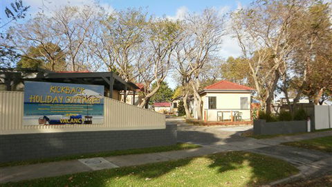 Kickback Cottages - Sunshine Coast Tourism 0