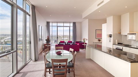 Adina Apartment Hotel Melbourne, Flinders Street - Holiday Sunshine Coast 2