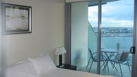 Apartments Melbourne Domain Docklands - Holiday Sunshine Coast 2