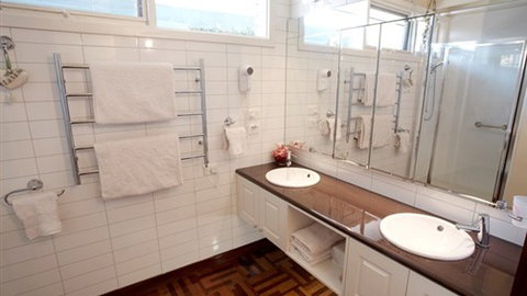 Forlonge Bed & Breakfast - Sunshine Coast Tourism 6