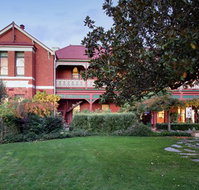 Alzburg Resort Mansfield - Sunshine Coast Tourism