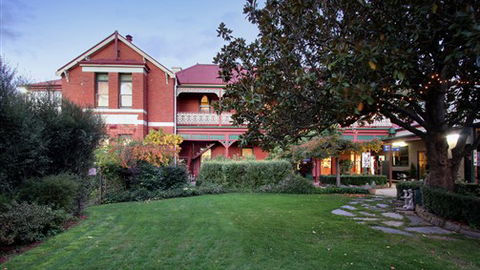 Alzburg Resort Mansfield - Holiday Sunshine Coast 0