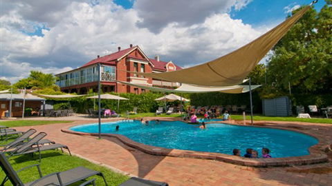 Alzburg Resort Mansfield - Holiday Sunshine Coast 1