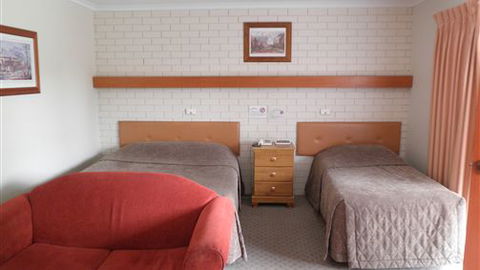Alfred Motor Inn - Holiday Sunshine Coast 1