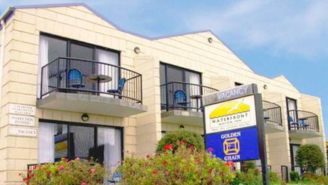 Waterfront Motor Inn - Holiday Sunshine Coast 0