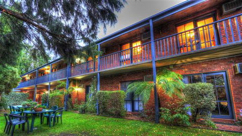 Armour Motor Inn - Holiday Sunshine Coast 0