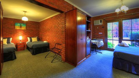 Armour Motor Inn - Holiday Sunshine Coast 1