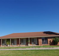 Australian Settlers Motor Inn - Sunshine Coast Tourism