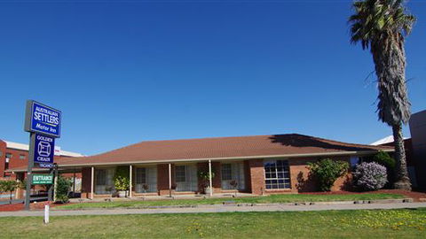 Australian Settlers Motor Inn - Holiday Sunshine Coast 0