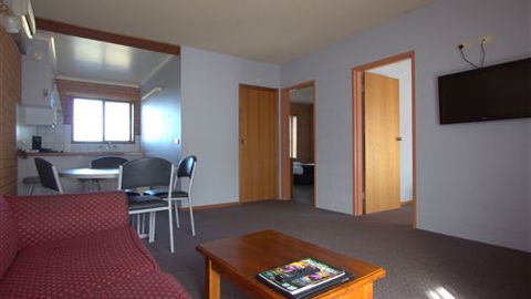 Blue Whale Motor Inn & Apartments - Sunshine Coast Tourism 2