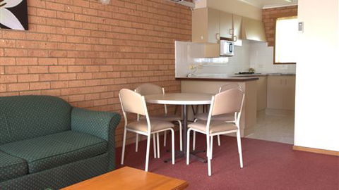 Blue Whale Motor Inn & Apartments - Sunshine Coast Tourism 3