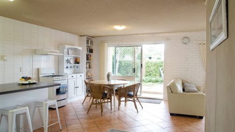 Arlingtons - Holiday Sunshine Coast 0