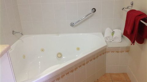 Goldfield Holiday Units - Sunshine Coast Tourism 6