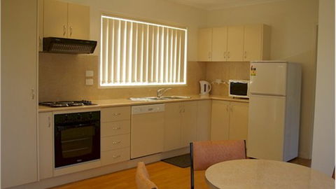 Lookout Holiday Units - Sunshine Coast Tourism 1