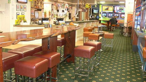 The Yarrawonga Hotel - Sunshine Coast Tourism 5