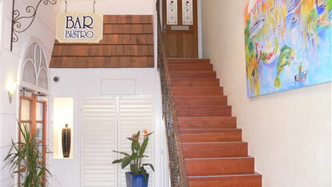 The Yarrawonga Hotel - Sunshine Coast Tourism 3