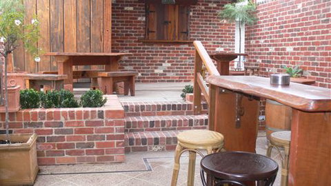 The Yarrawonga Hotel - Sunshine Coast Tourism 7