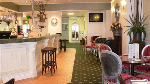 The Yarrawonga Hotel - Sunshine Coast Tourism 6