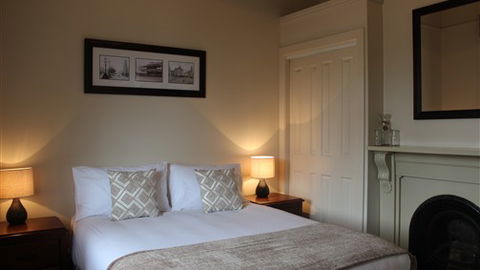 Seymours On Lydiard - Holiday Sunshine Coast 4