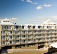 Quality Suites Deep Blue - Sunshine Coast Tourism