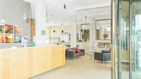 Quality Suites Deep Blue - Sunshine Coast Tourism 3