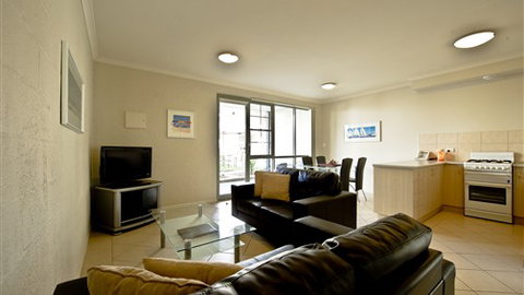 Moonlight Bay Resort - Sunshine Coast Tourism 5