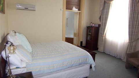 Bank On Main - Holiday Sunshine Coast 1