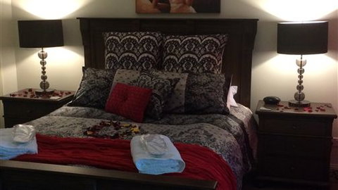 Emerald Creek Cottages - Sunshine Coast Tourism 0