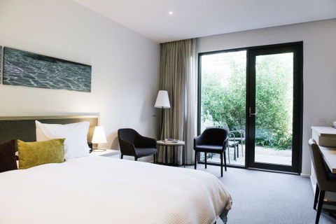 Flinders Hotel - Sunshine Coast Tourism 1