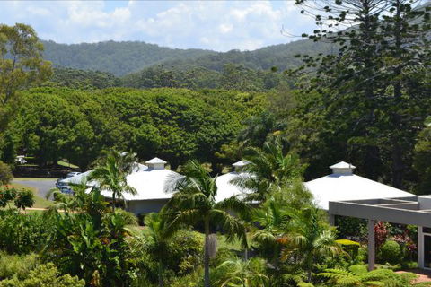 Absolute Beachfront Opal Cove Resort - Holiday Sunshine Coast 9