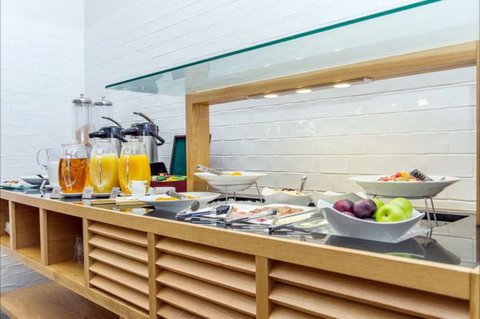 Alpha Canberra Hotel And Apartments - Sunshine Coast Tourism 6