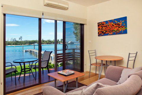 Anglesea Lodge - Sunshine Coast Tourism 1