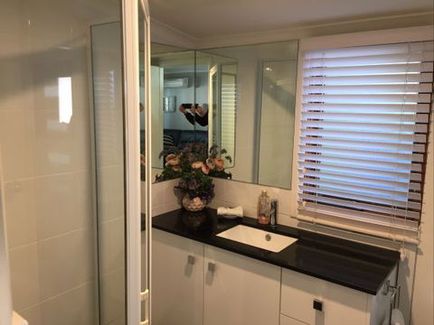 Apartments On-The-Park: The Studio - Holiday Sunshine Coast 12