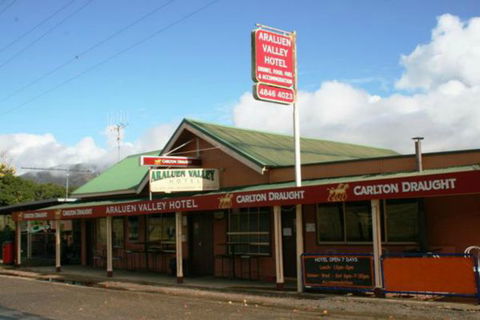 Araluen Hotel - Holiday Sunshine Coast 1