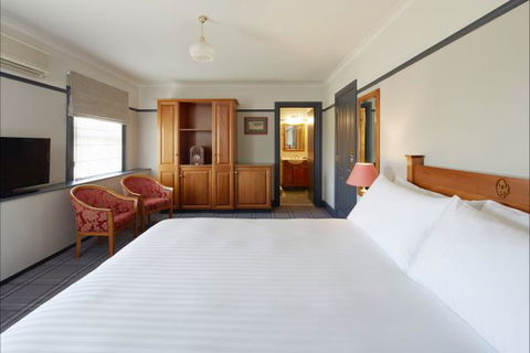 Brassey Hotel - Sunshine Coast Tourism 5