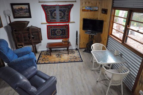 Clyde River Cottage - Sunshine Coast Tourism 4
