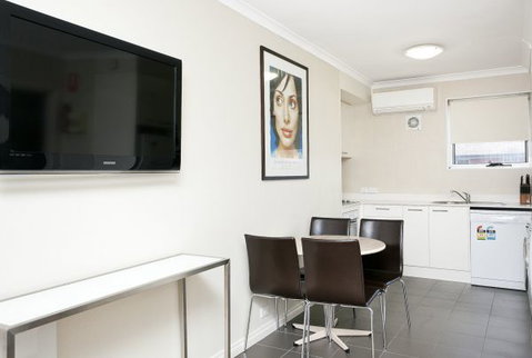 Forrest Hotel And Apartments - Sunshine Coast Tourism 1