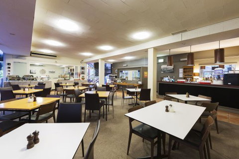 Forrest Hotel And Apartments - Sunshine Coast Tourism 2