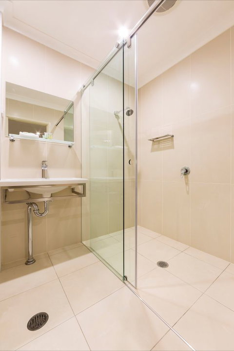 Forrest Hotel And Apartments - Sunshine Coast Tourism 3