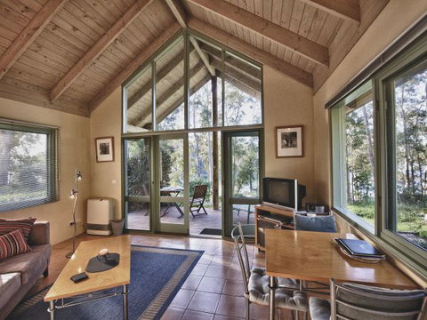 Hobbs Point Cottage - Sunshine Coast Tourism 2