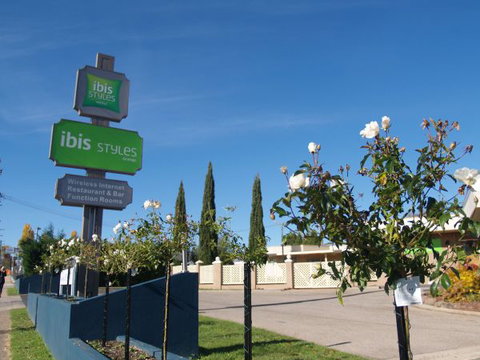 Ibis Styles Orange - Sunshine Coast Tourism 1
