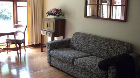 Canberra Retreat Bed And Breakfast - Sunshine Coast Tourism 0