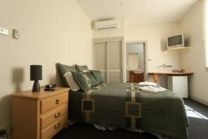 Tommys Tavern  - Sunshine Coast Tourism 0