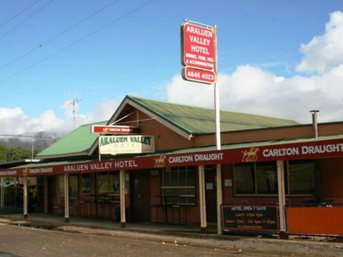 Araluen Hotel - Holiday Sunshine Coast 0