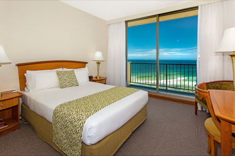 Quality Hotel NOAHS On The Beach - Holiday Sunshine Coast 2