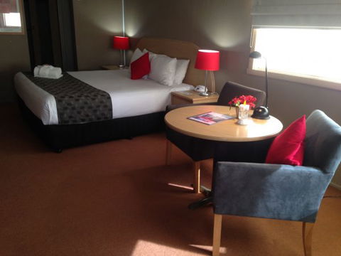 Statesman Hotel - Holiday Sunshine Coast 1